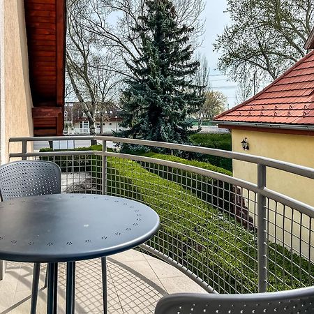 Villa 21 Boutique Rooms Balatonalmádi Exterior photo